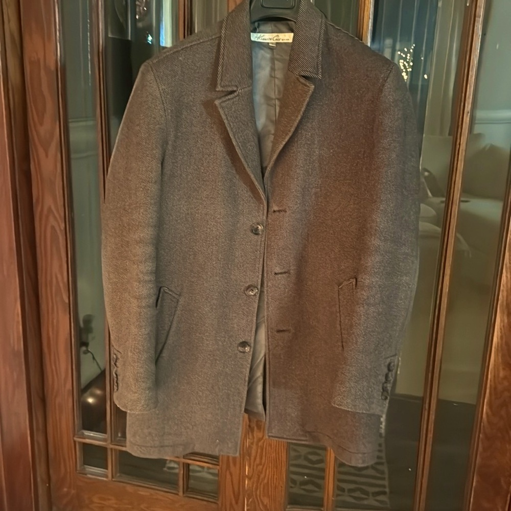 Men’s dress coat. Kenneth Kole size Large
